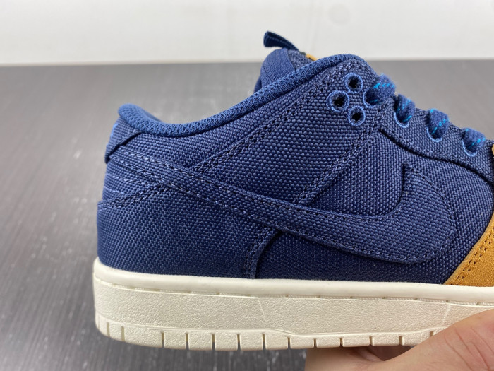 Nike DUNK LOW SB 