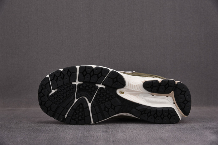 New Balance 2002RHN