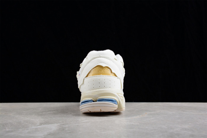 New Balance 2002R 