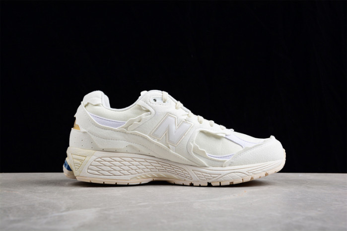 New Balance 2002R 