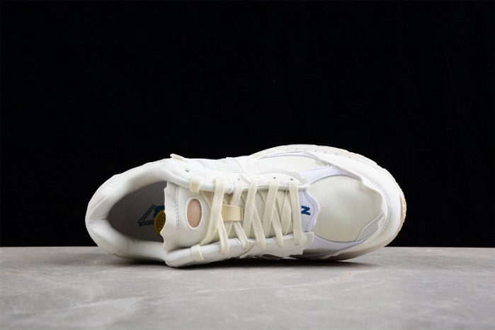 New Balance 2002R 