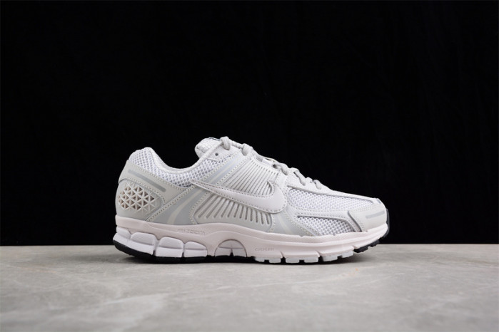 Nike AIR ZOOM VOMERO 5 