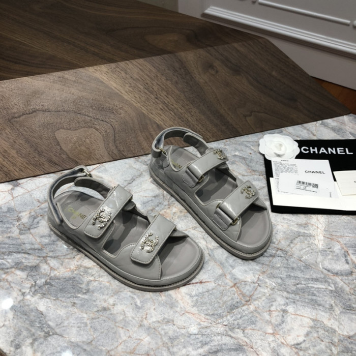 C*HANEL SLIDES C-05