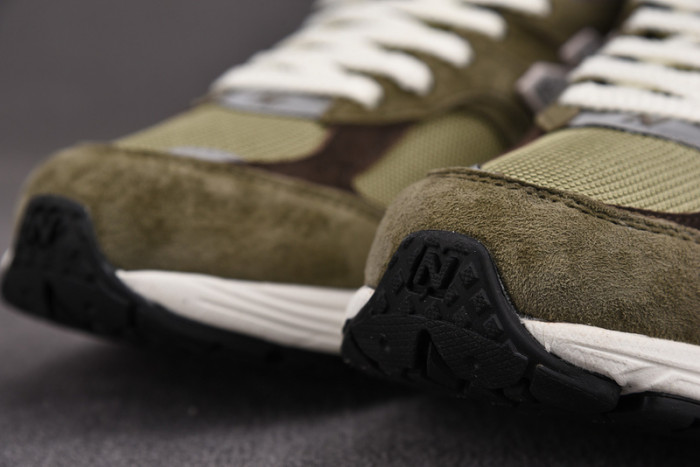 New Balance 2002RHN