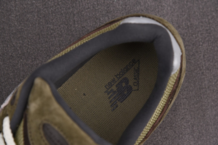 New Balance 2002RHN