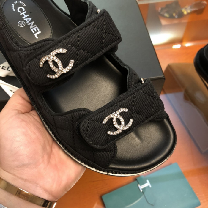 C*HANEL SLIDES C-01