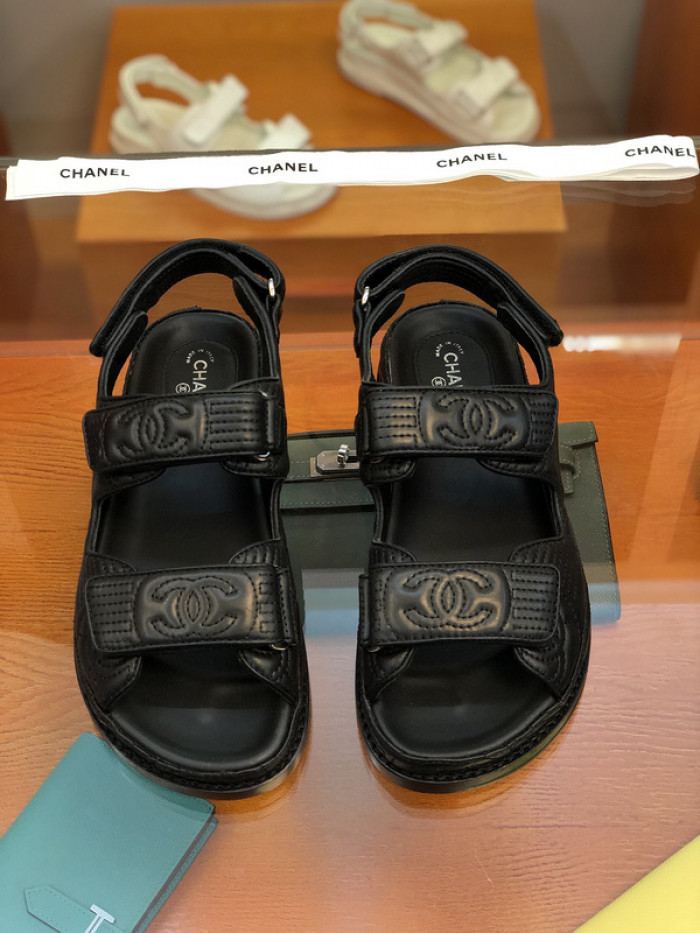 C*HANEL SLIDES C-20