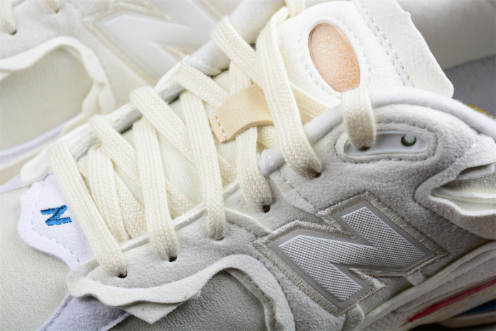 New Balance 2002R 