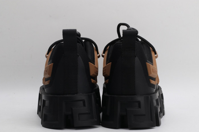 VERSA CHAIN REACTION SNEAKERS